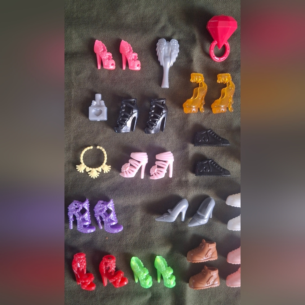 Barbie Colorful Doll Shoes and Accessories Set